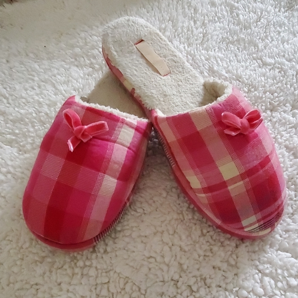 Victoria's Secret slippers M 104